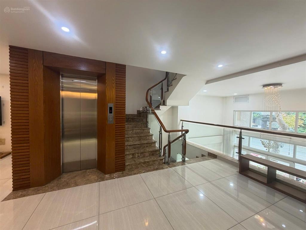 Bán nhà mặt phố tại nam quang 2, 111m2, 4pn + 6wc, giá thương lượng