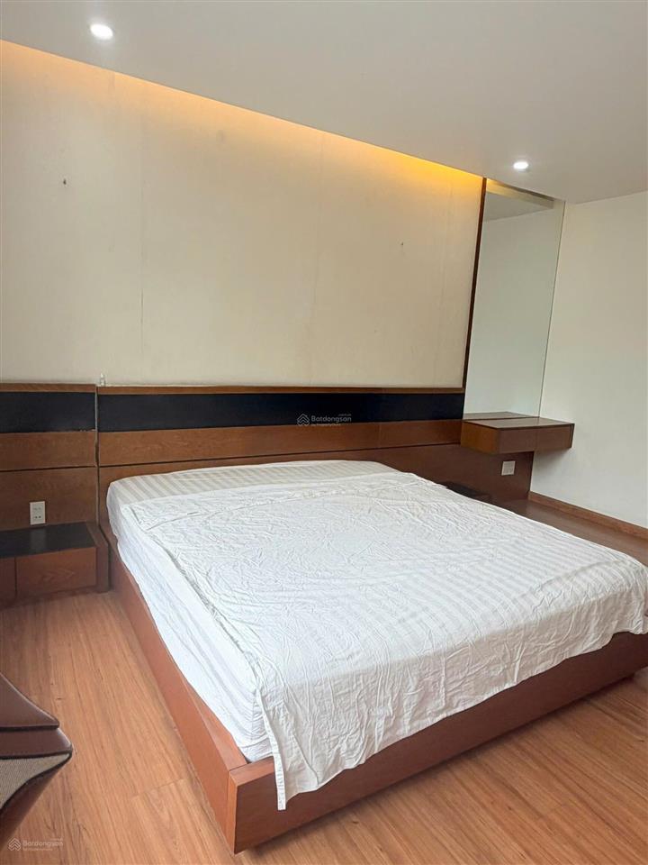 Bán nhà mặt phố tại nam quang 2, 111m2, 4pn + 6wc, giá thương lượng