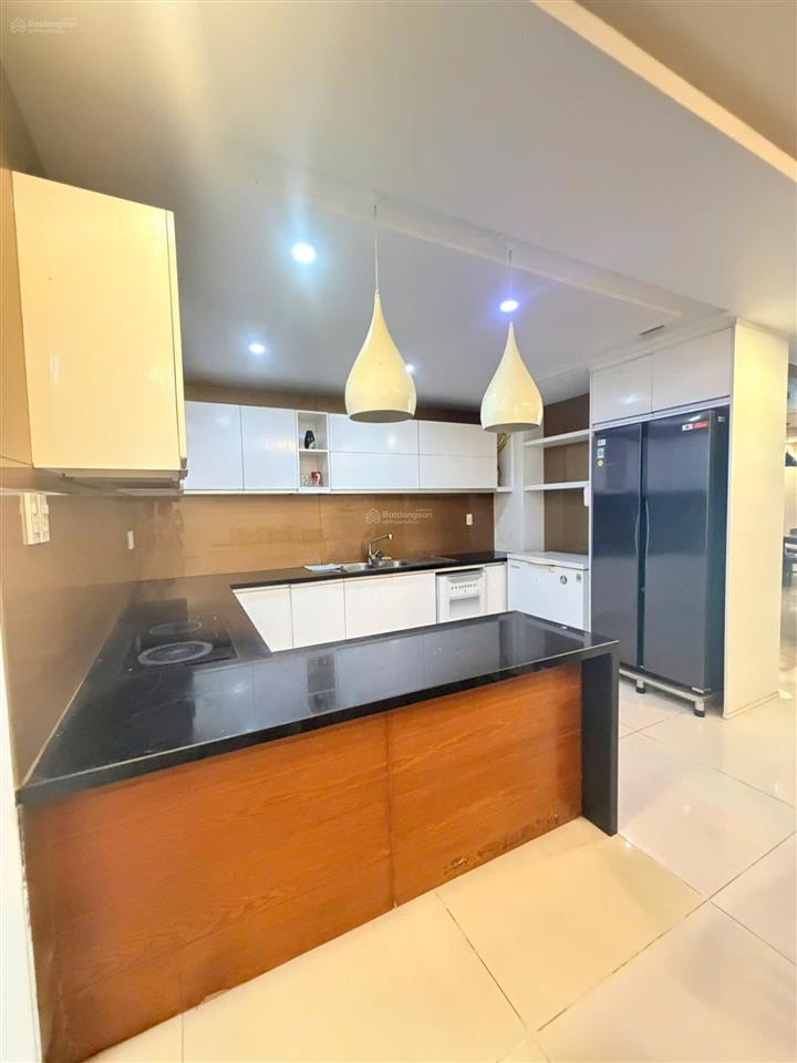 Bán nhà mặt phố tại nam quang 2, 111m2, 4pn + 6wc, giá thương lượng