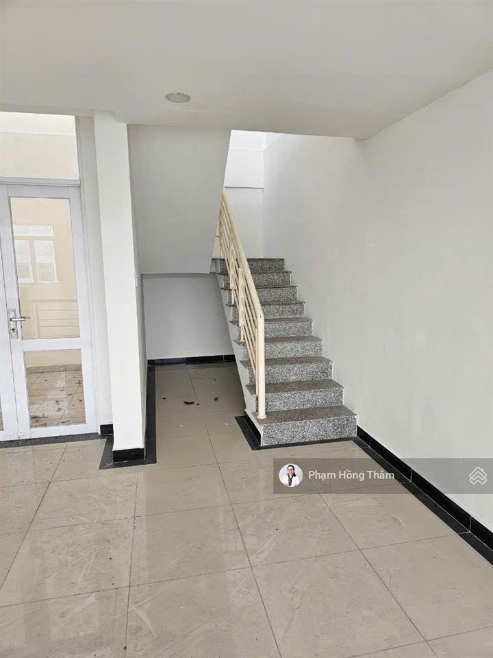 Bán căn hộ penthouse giai việt, dt 227m2, 3pn, 4wc, nhà trống, view mát, giá 8 tỷ.  0933 888 ***