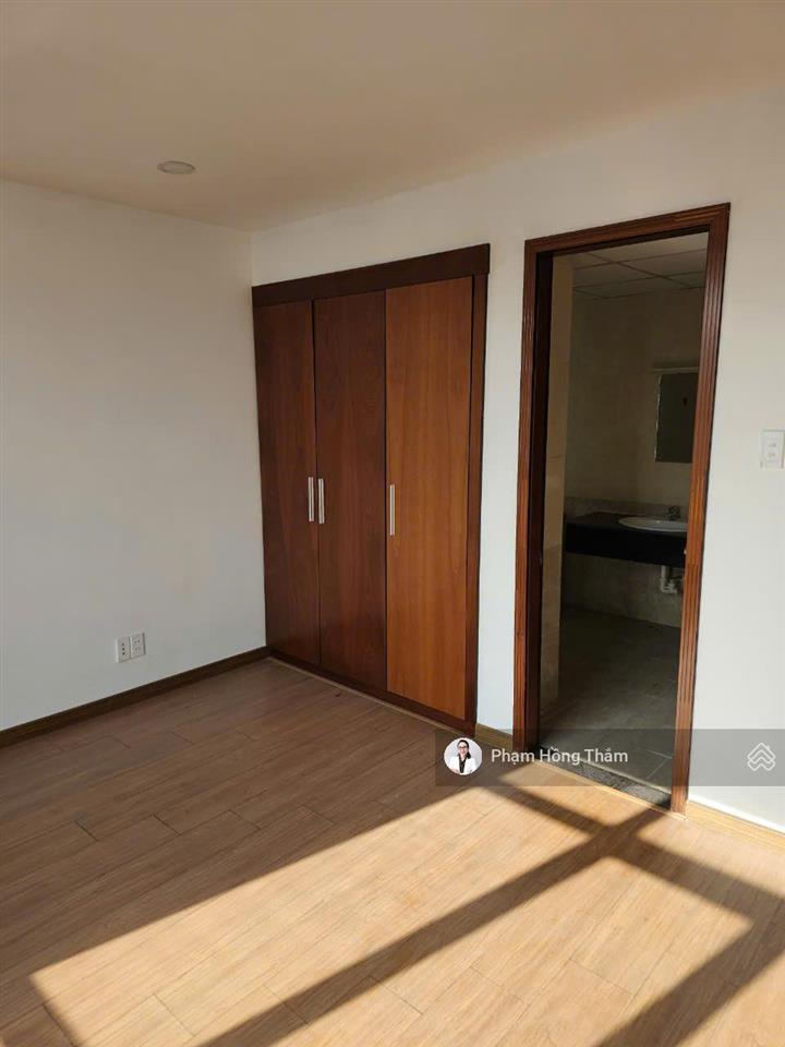 Bán căn hộ penthouse giai việt, dt 227m2, 3pn, 4wc, nhà trống, view mát, giá 8 tỷ.  0933 888 ***