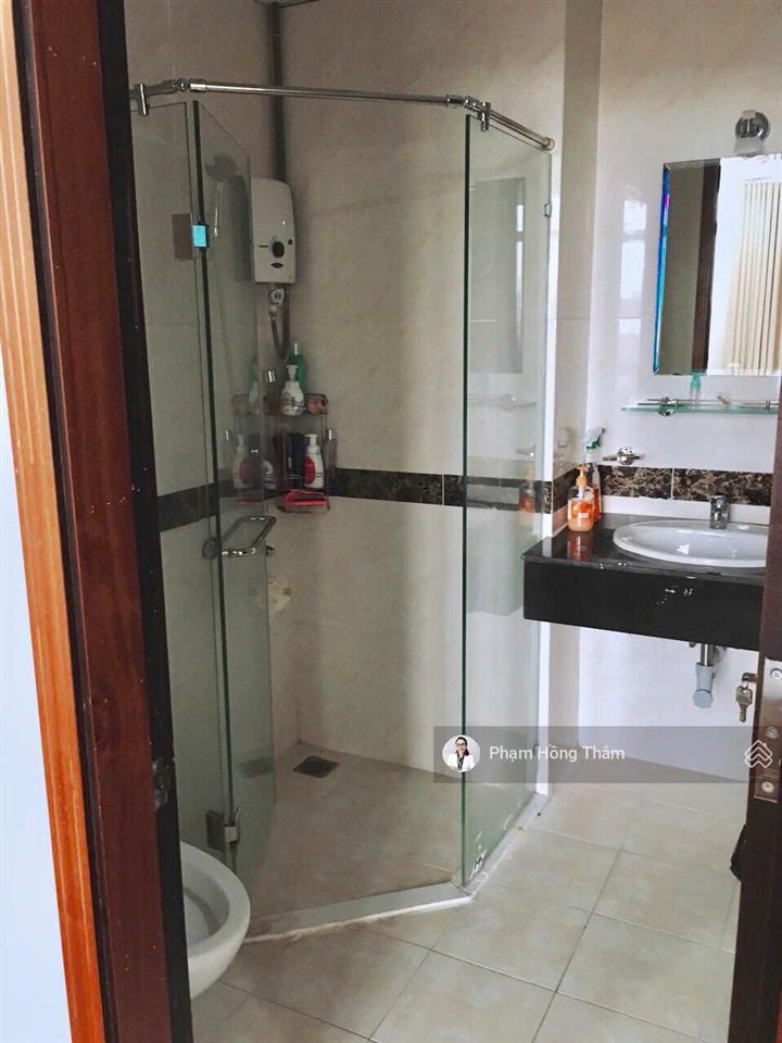 Bán căn hộ giai việt 82m2, 2pn, 2wc, nội thất cơ bản, có sổ hồng, giá 4.3 tỷ.  0933 888 ***  thắm