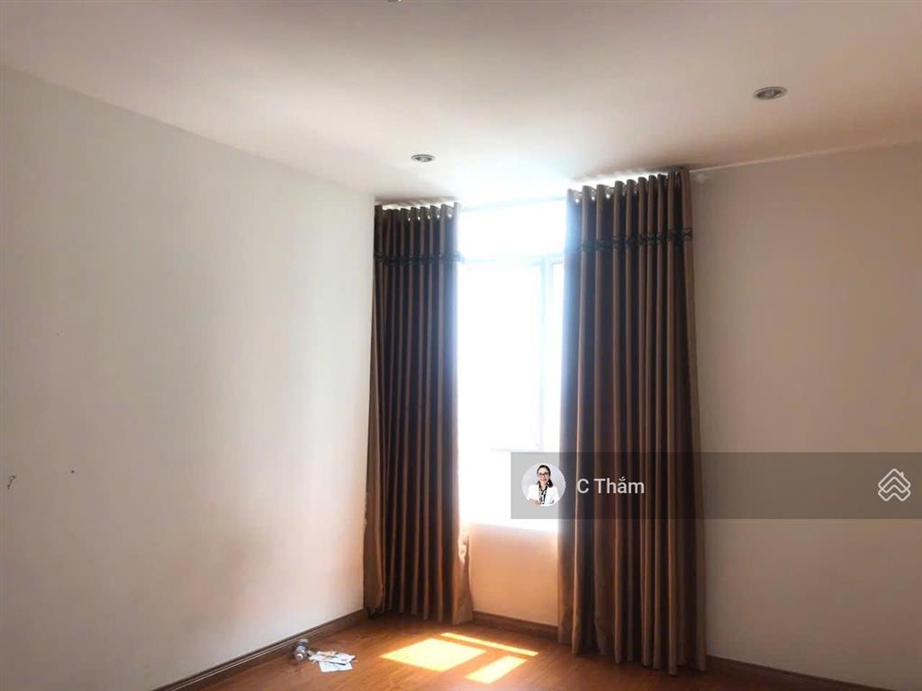 Bán căn hộ giai việt, dt 109m2, 3pn, 2wc, nhà sạch đẹp, căn góc, giá 5.2 tỷ,  0933 888 ***  thắm