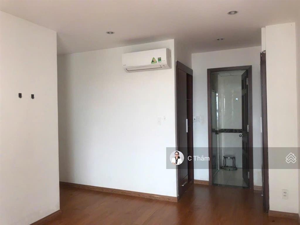 Bán căn hộ giai việt, dt 109m2, 3pn, 2wc, nhà sạch đẹp, căn góc, giá 5.2 tỷ,  0933 888 ***  thắm