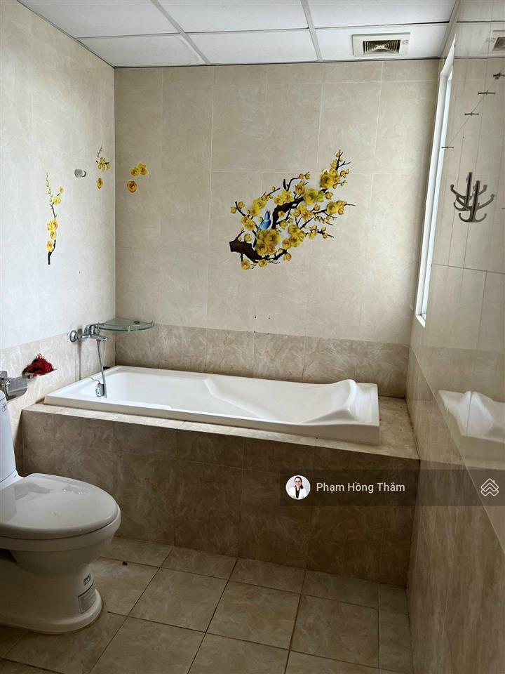 Bán căn hộ giai việt, dt 115m2, 2pn, 2wc, có sổ hồng, giá bán 5,2 tỷ. xem nhà  0933 888 ***  thắm