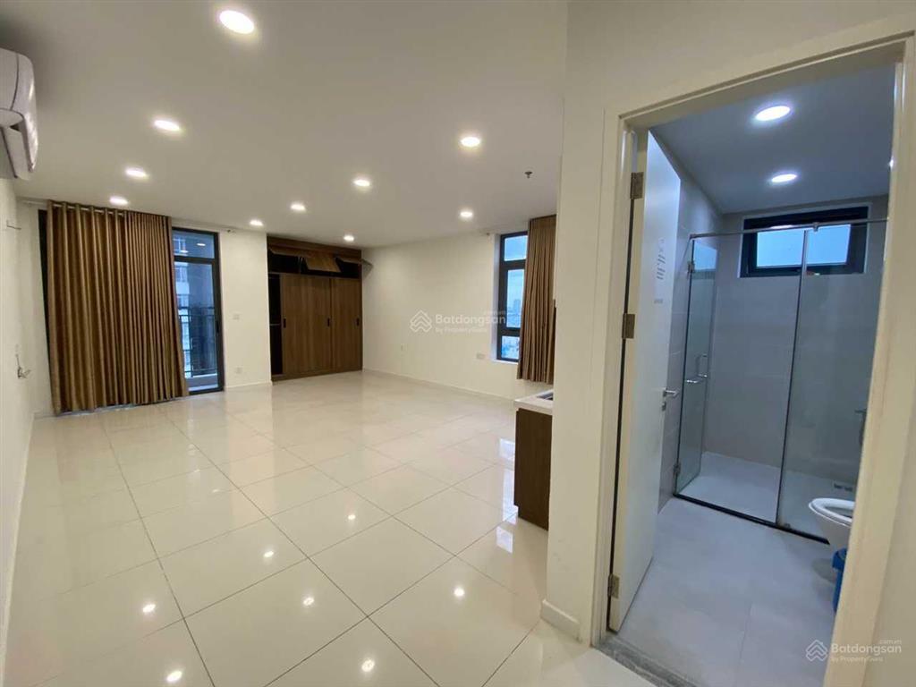 Bán căn hộ central premium dt 48m2, tầng cao, view đẹp, tiện ở, làm văn phòng công ty, giá 3 tỷ.