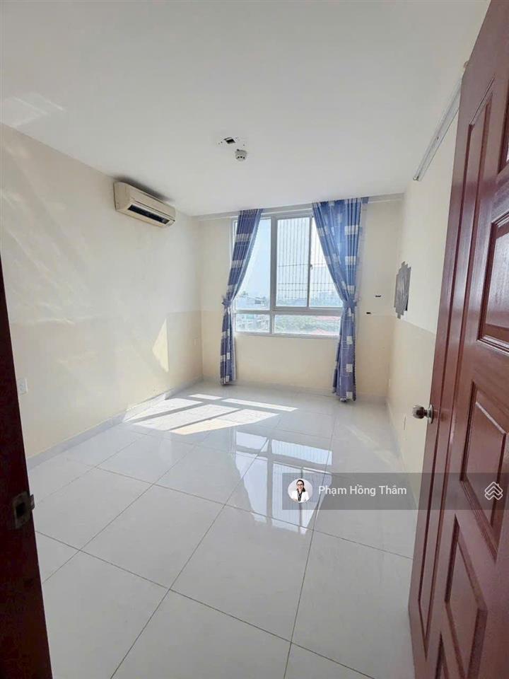 Bán căn hộ chung cư bông sao block b, dt 65m2, 2pn, 2wc, sổ hồng, giá 3,5 tỷ.  0933 888 *** thắm