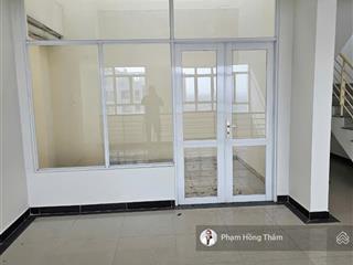 Bán căn hộ penthouse giai việt, dt 227m2, 3pn, 4wc, nhà trống, view mát, giá 8.5 tỷ.  0933 888 ***