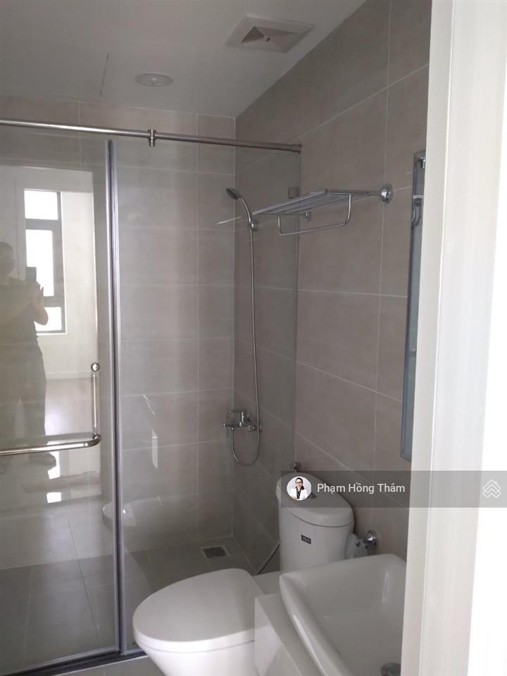 Cho thuê căn hộ central premium, dt 58m2, 2pn, 1wc, có một số nội thất, giá 12 tr/th.  0933 888 ***