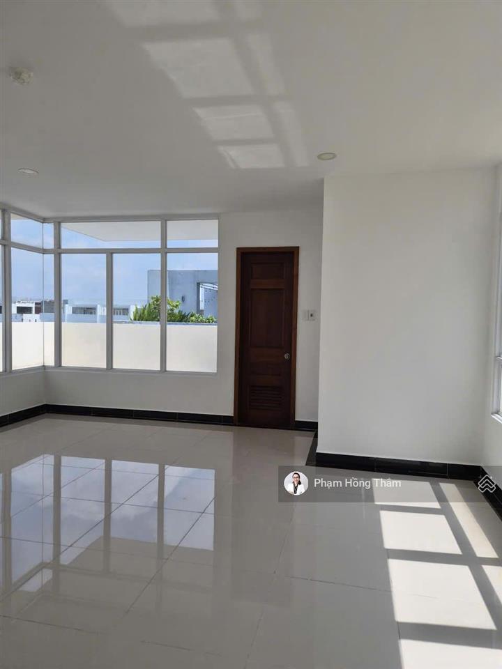 Bán căn hộ penthouse giai việt, dt 227m², 3pn, 4wc, nhà trống, view mát, giá 8,2 tỷ.  0933 888 ***