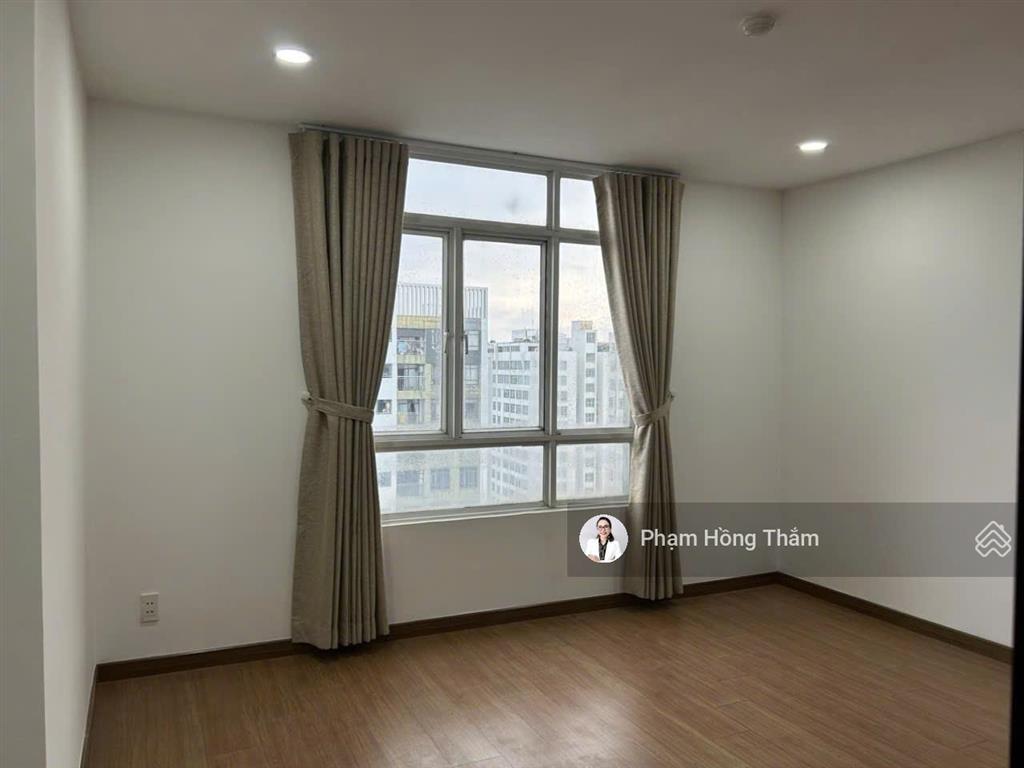 Bán căn hộ penthouse giai việt, dt 227m², 3pn, 4wc, nhà trống, view mát, giá 8,2 tỷ.  0933 888 ***