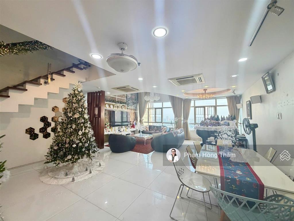 Bán căn hộ penthouse giai việt, dt 315m2, 3pn, 4wc có nội thất, sổ hồng, giá 12.5 tỷ.  0933 888 ***