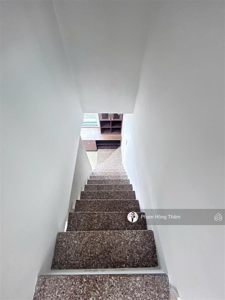 Bán căn hộ chung cư 52 phạm hùng, dt 49m2, 2pn, 1wc, sổ hồng, giá 2.8 tỷ.  0933 888 ***  c thắm