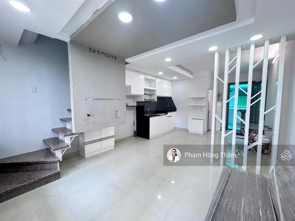 Bán căn hộ chung cư 52 phạm hùng, dt 49m2, 2pn, 1wc, sổ hồng, giá 2.8 tỷ.  0933 888 ***  c thắm