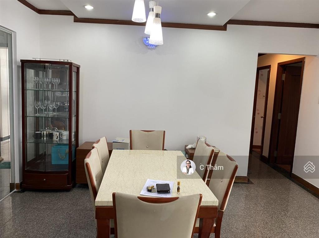 Bán căn hộ giai việt dt 150m2, 3pn, 2wc, nội thất cb, sổ hồng, giá 6.2 tỷ,  0933 888 ***  ms thắm