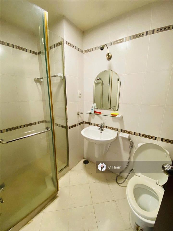 Cho thuê căn hộ hùng vương plaza, dt 130m2, 3pn, 3wc, nhà trống, giá 23tr/th.  0933 888 ***