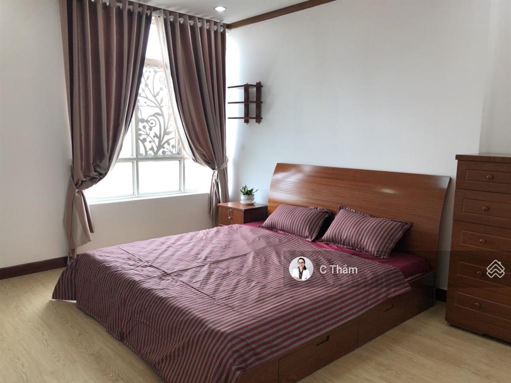 Bán căn hộ giai việt dt 150m2, 3pn, 2wc, nội thất cb, sổ hồng, giá 6.2 tỷ,  0933 888 ***  ms thắm