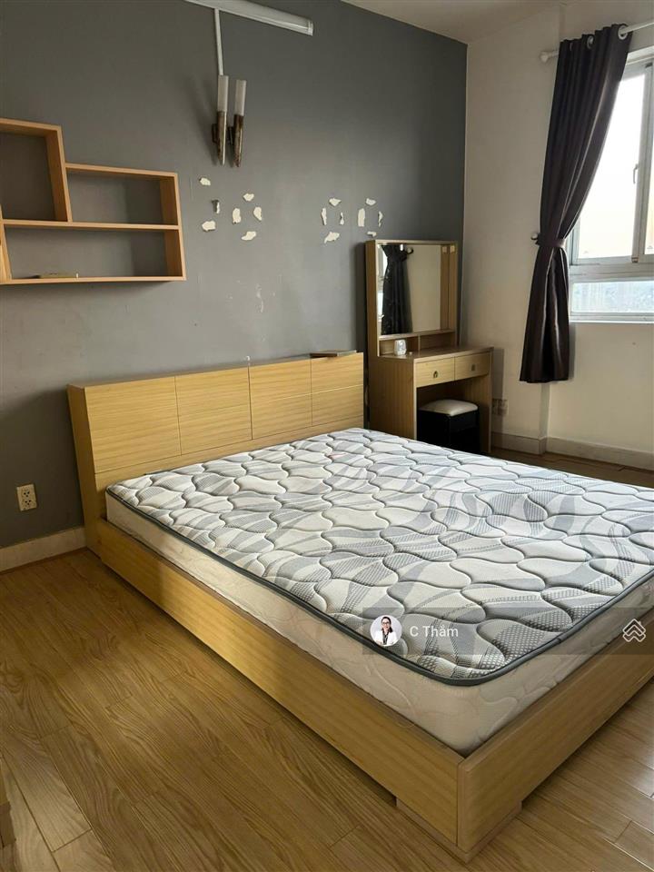 Cho thuê căn hộ hùng vương plaza, dt 130m2, 3pn, 3wc, đầy đủ nội thất, giá 23tr/th.  0933 888 ***