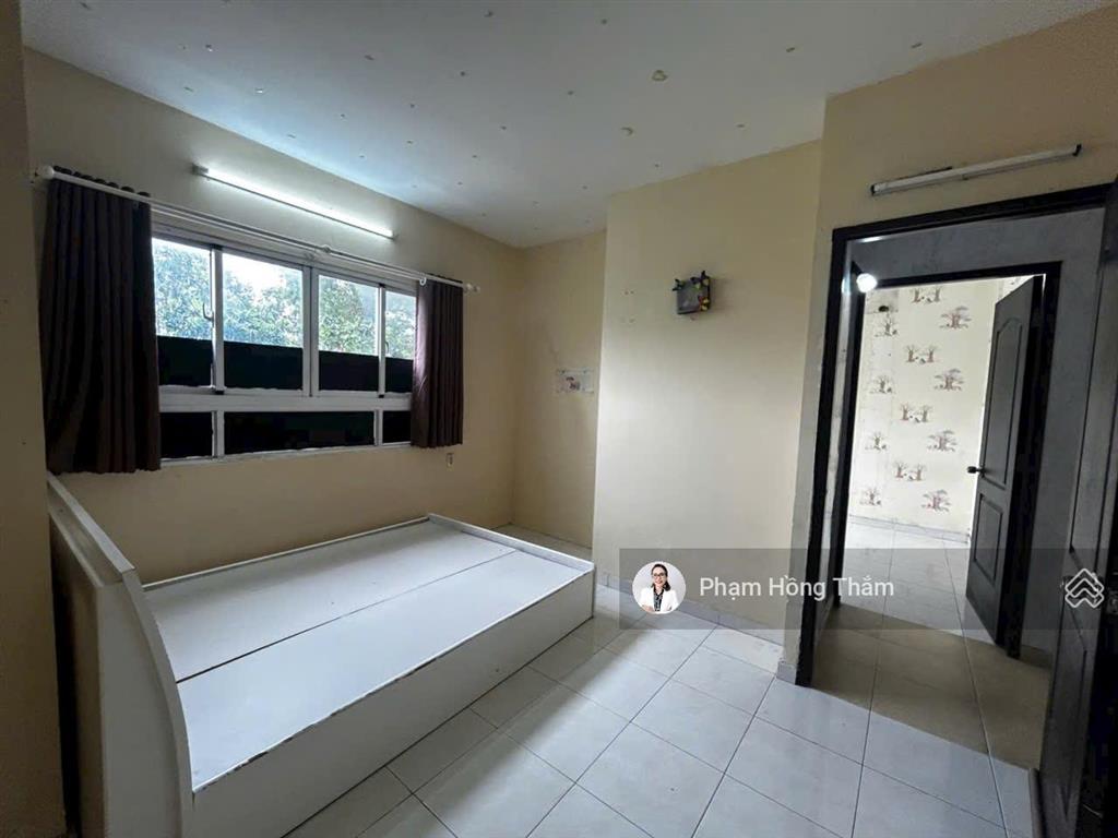 Bán căn hộ chung cư thanh nhựt, dt 74m2, 2pn, 2wc, sổ hồng, có nội thất, giá 2,35 tỷ.  0933 888 ***