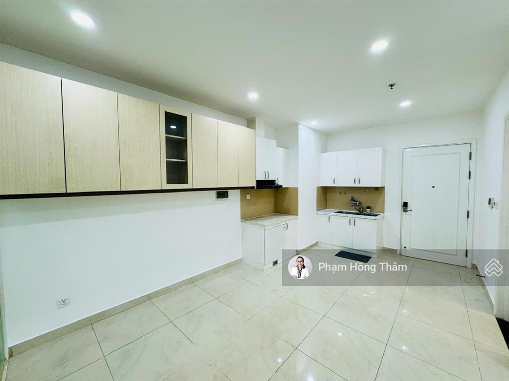 Cần bán căn hộ cao cấp oficetel sài gòn mia  trung sơn, dt 42m2, giá 2,75 tỷ.  0933 888 ***  thắm