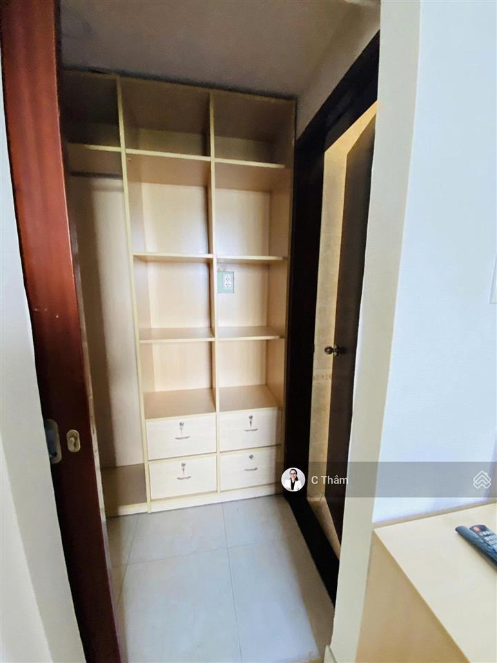 Cho thuê căn hộ hùng vương plaza, dt 130m2, 3pn, 3wc, đầy đủ nội thất, giá 23tr/th.  0933 888 ***