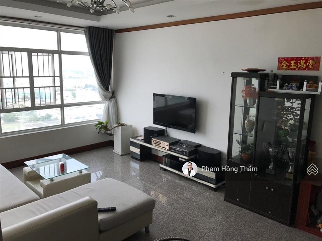 Bán căn hộ chung cư giai việt, dt 150m2, 3pn, 2wc, sổ hồng, giá 6.2 tỷ.  0933 888 ***  ms thắm