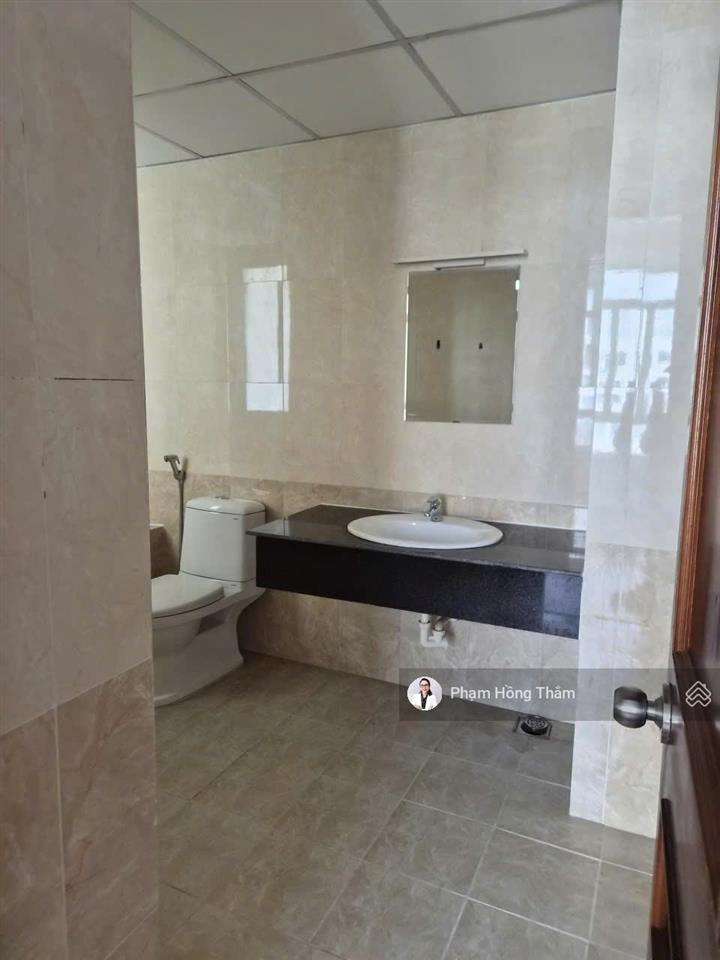 Bán căn hộ penthouse giai việt, dt 227m2, 3pn, 4wc, nhà trống, view mát, giá 8,2 tỷ.  0933 888 ***