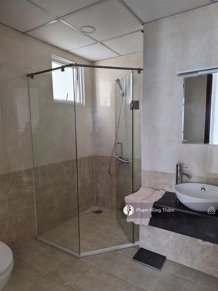 Bán căn hộ penthouse giai việt, dt 227m2, 3pn, 4wc, nhà trống, view mát, giá 8,2 tỷ.  0933 888 ***
