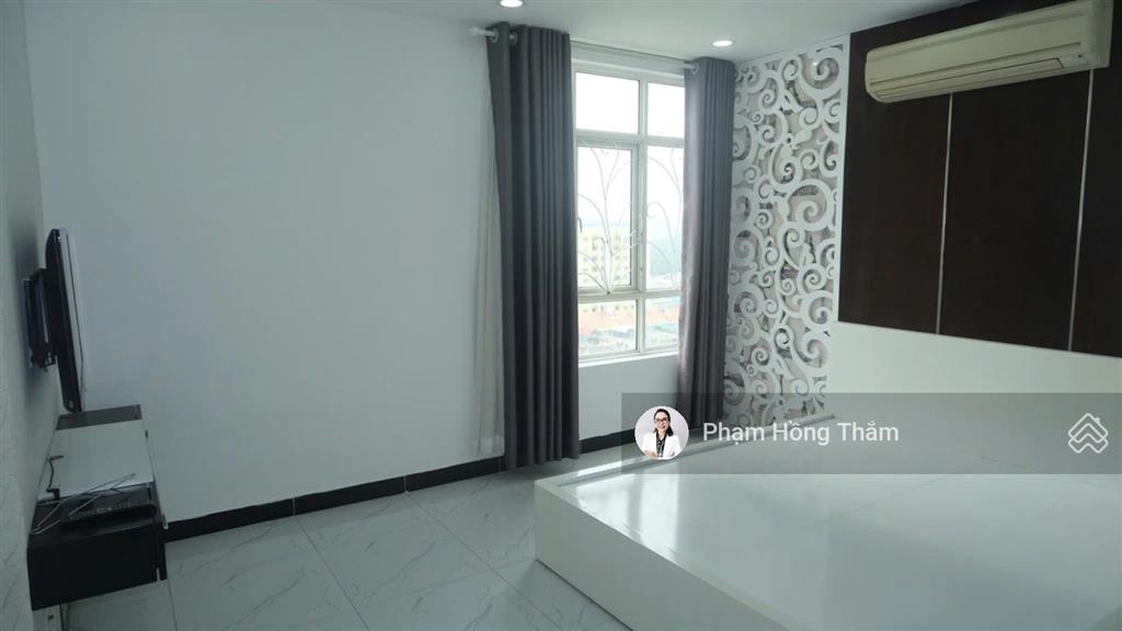Bán ch giai việt duplex thông tầng, view hồ bơi, dt 215m2, 5pn, 4wc, sh, giá 7,8 tỷ.  0933 888 ***