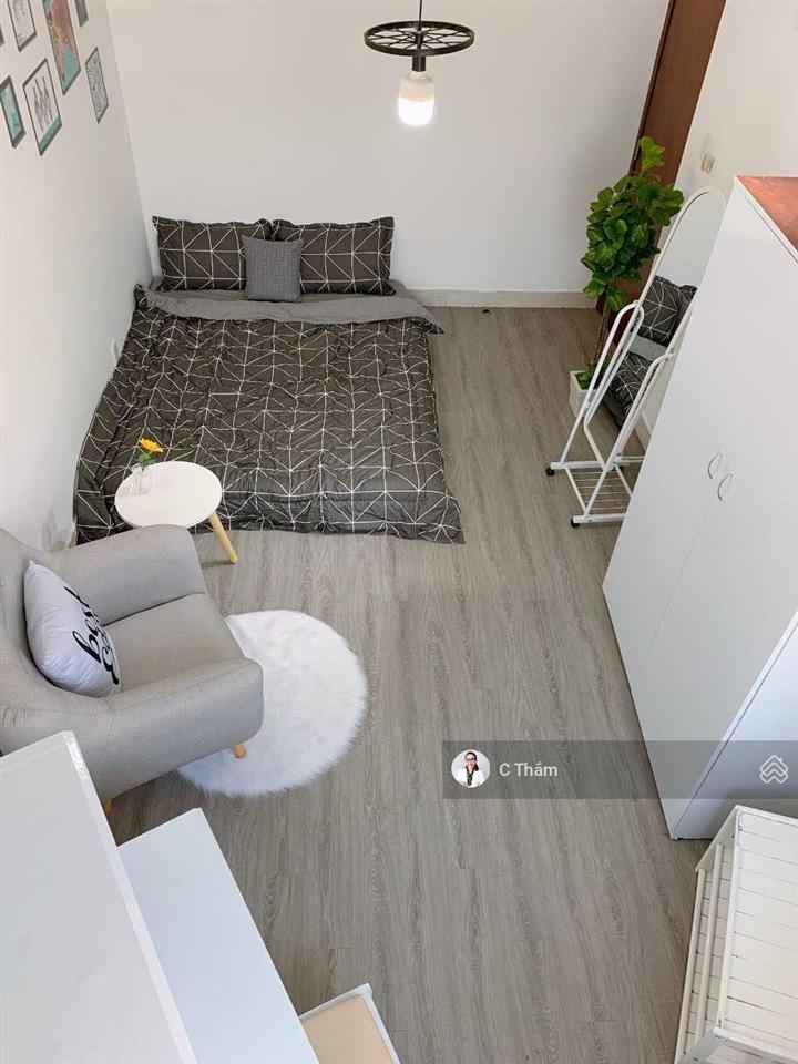 Cần bán căn hộ hùng vương plaza, dt 130m2, 3pn, 3wc, sổ hồng, có đầy đủ nội thất, giá bán 9,8 tỷ