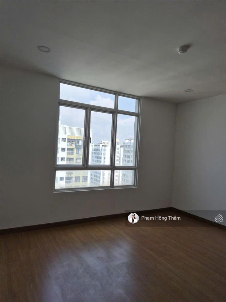 Bán căn hộ penthouse giai việt, dt 227m2, 3pn, 4wc, nhà trống, view mát, giá 8,2 tỷ.  0933 888 ***