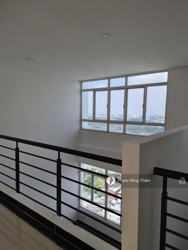 Bán căn hộ penthouse giai việt, dt 227m2, 3pn, 4wc, nhà trống, view mát, giá 8,2 tỷ.  0933 888 ***