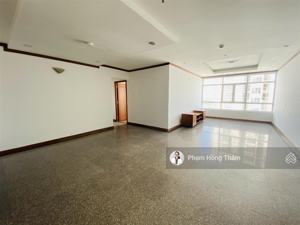 Bán căn hộ chung cư giai việt, dt 115m2, 2pn, 2wc, sổ hồng, giá 5,5 tỷ.  0933 888 ***  ms thắm