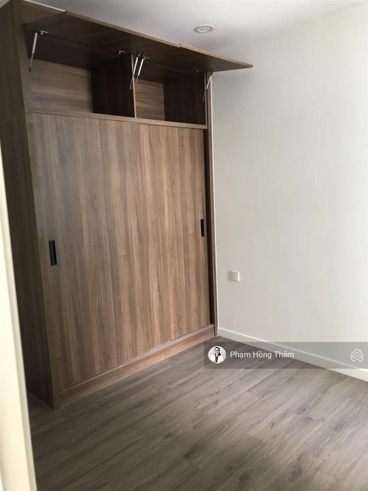 Bán căn hộ central premium, dt 73m2, 2pn, 2wc, nhà có nt cơ bản, giá 4.2 tỷ.  0933 888 *** ms thắm