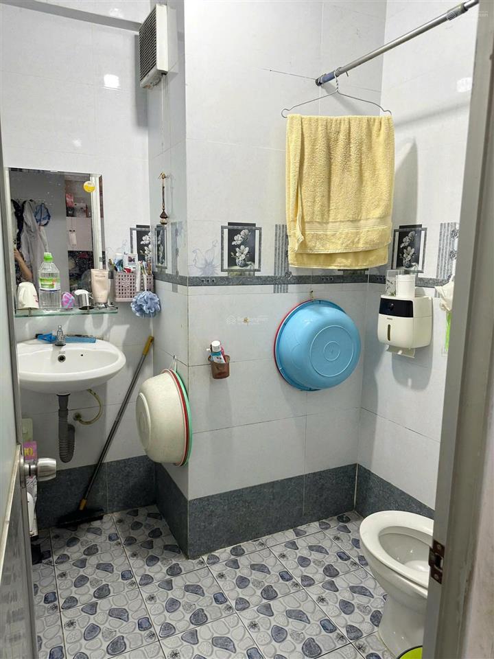 Bán căn hộ chung cư bông sao, tầng thấp, dt 68m2, 2pn, 1wc, sh, giá 3,25 tỷ.  0933 888 *** thắm