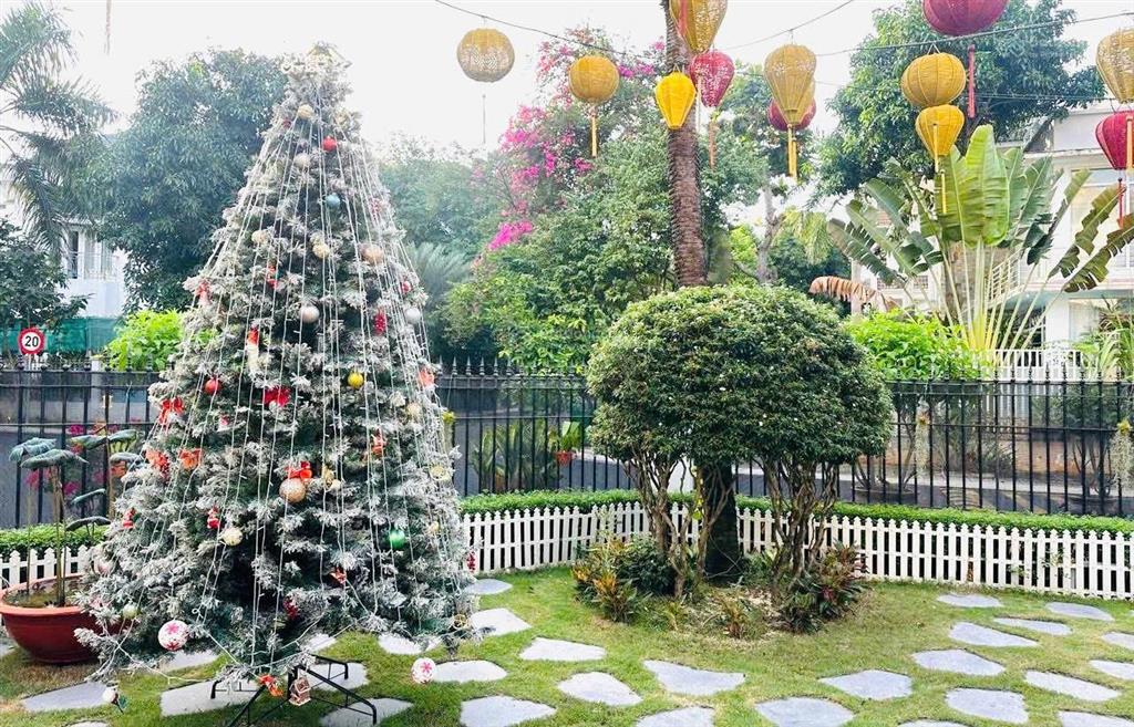 Biệt thự 2 mt khu compound thảo điền  dt 20 x 30 (616m2) trệt + 2 lầu  hồ bơi sân vườn  160 tỷ