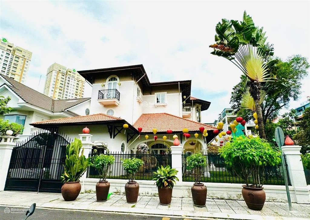 Biệt thự 2 mt khu compound thảo điền  dt 20 x 30 (616m2) trệt + 2 lầu  hồ bơi sân vườn  160 tỷ