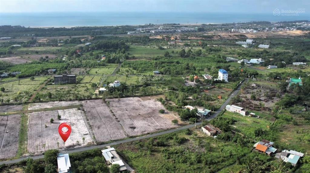 Đất dân cư ven biển, quanh là khu homestay, làm nhà vườn rất ok vì đất rộng rãi 604 m2