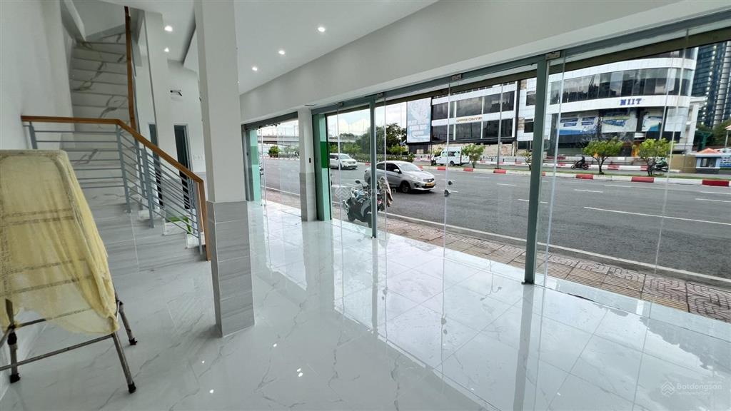 Cho thuê nhà mặt tiền nguyễn hữu cảnh  vị trí đẹp, kinh doanh sầm uất