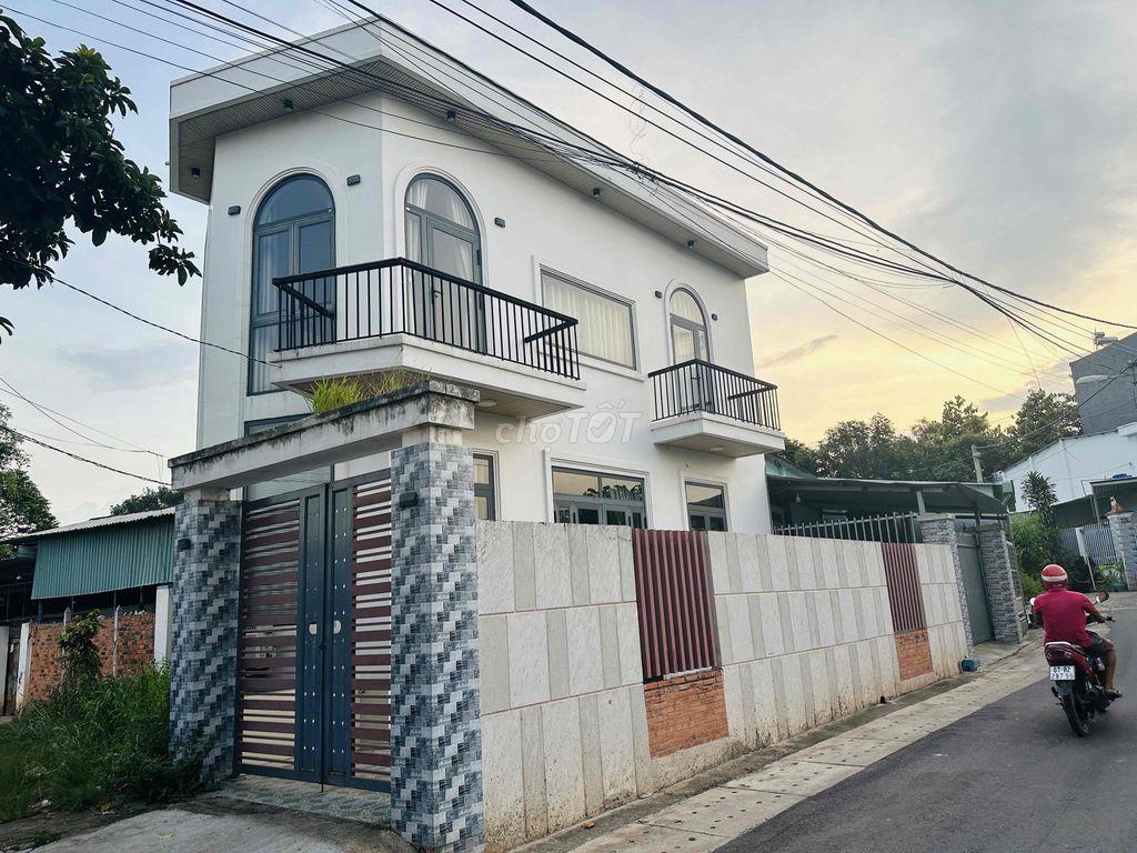 cần bàn gấp nhà ngay uỷ ban Tương Bình Hiệp,gần trường cấp 1,2 TBH