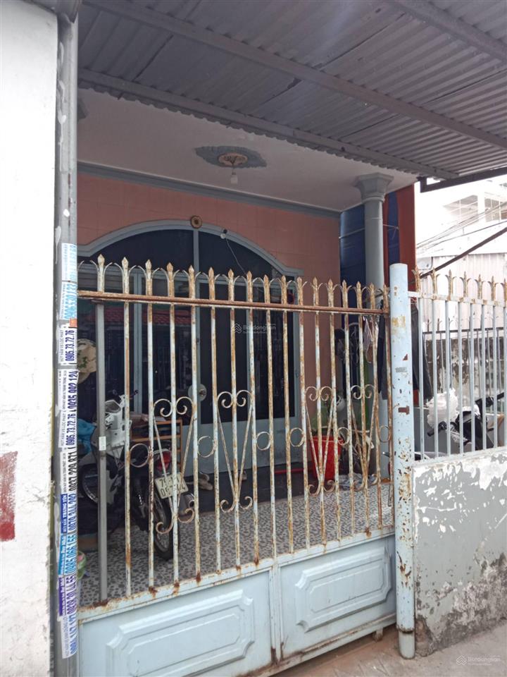 Chính chủ bán nhà riêng 3 mặt tiền, cách biển chỉ 800 mét. giá chỉ 2,2 tỷ ngay trung tâm khu dân cư