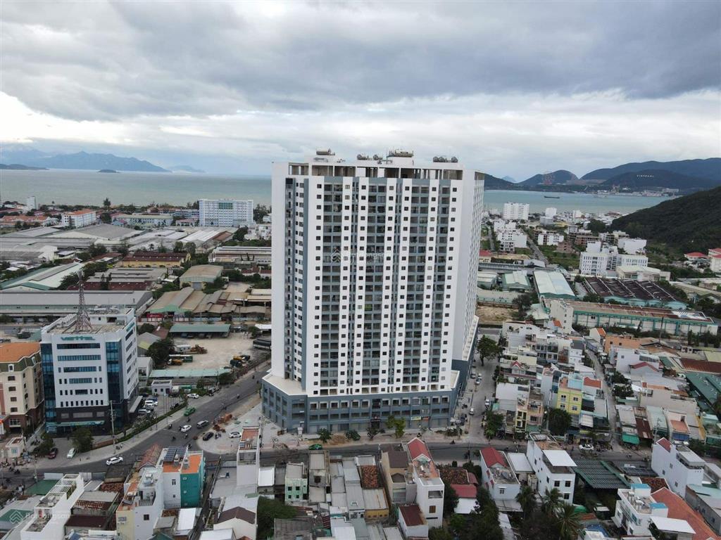 Chính chủ bán nhà riêng 3 mặt tiền, cách biển chỉ 800 mét. giá chỉ 2,2 tỷ ngay trung tâm khu dân cư