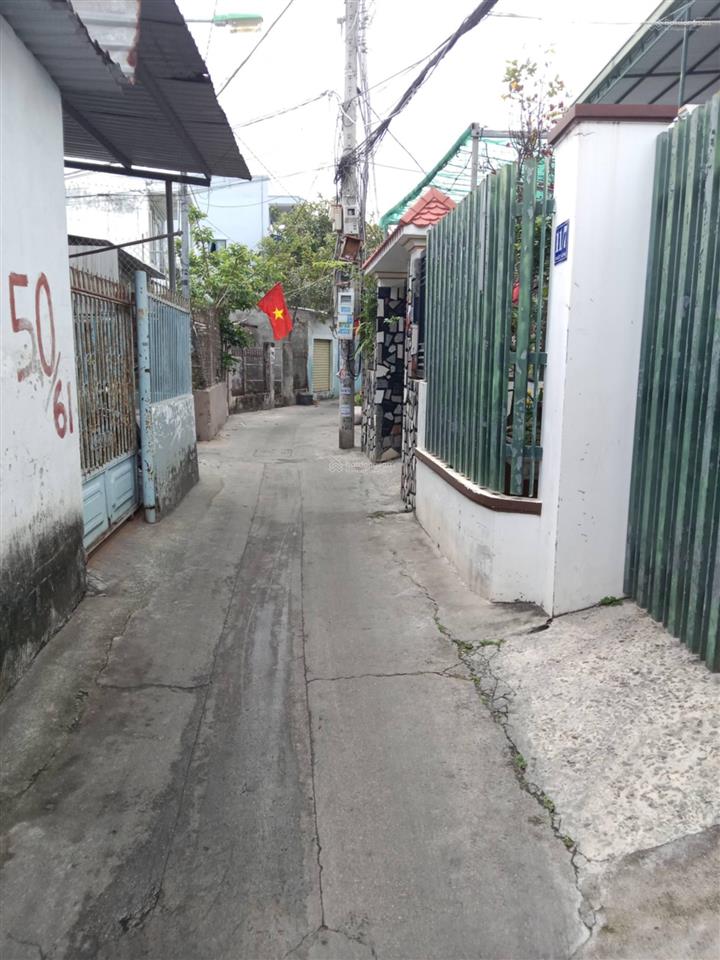 Chính chủ bán nhà riêng 3 mặt tiền, cách biển chỉ 800 mét. giá chỉ 2,2 tỷ ngay trung tâm khu dân cư
