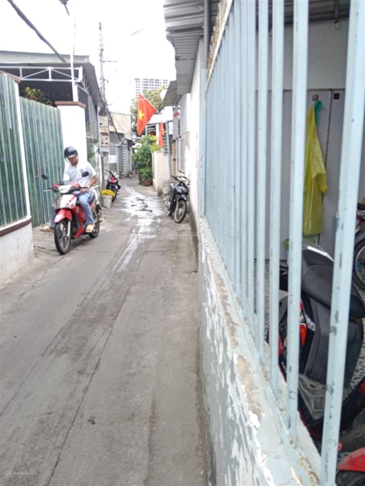 Chính chủ bán nhà riêng 3 mặt tiền, cách biển chỉ 800 mét. giá chỉ 2,2 tỷ ngay trung tâm khu dân cư
