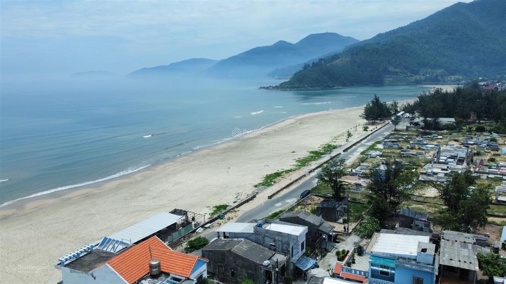 Bán homestay 3 mặt tiền chính diện bãi biển lăng cô  đang có sẵn dòng tiền 7%/năm  giá đầu tư