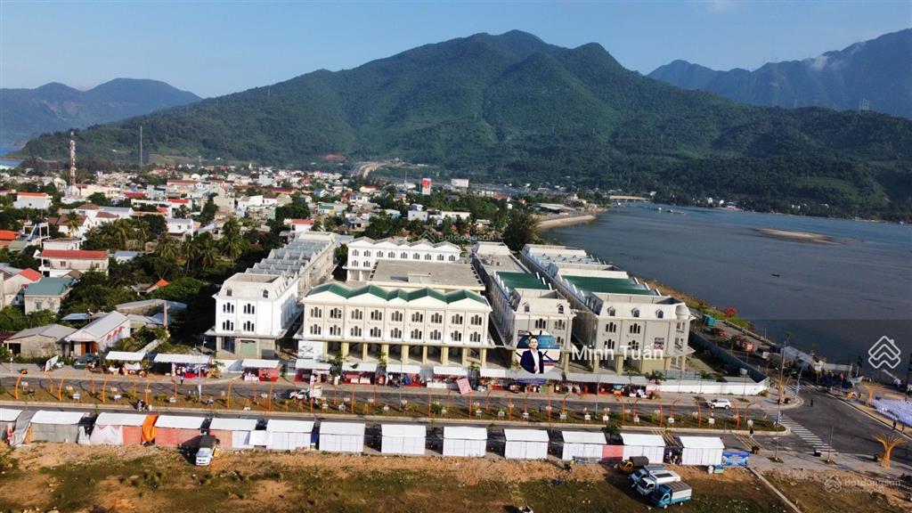 Bán đất khu phố chợ lăng cô  ngay trung tâm của vịnh, khu vực đẹp nhất của cả vịnh  giá đầu tư