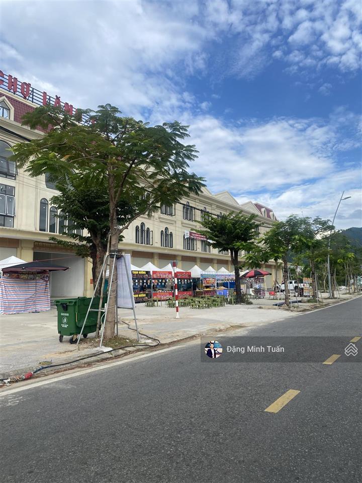 Bán thửa đất khu phố chợ lăng cô, tuyến thứ 2  đất 5x20m, đường 12m  giá 2.7 tỷ
