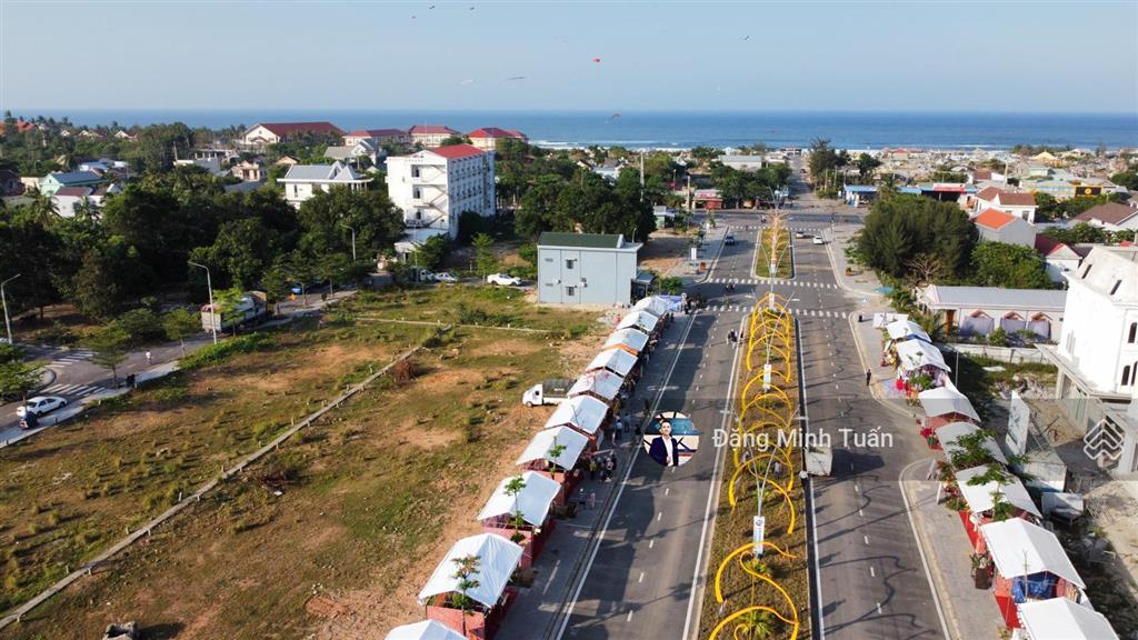 Bán thửa đất khu phố chợ lăng cô, tuyến thứ 2  đất 5x20m, đường 12m  giá 2.7 tỷ