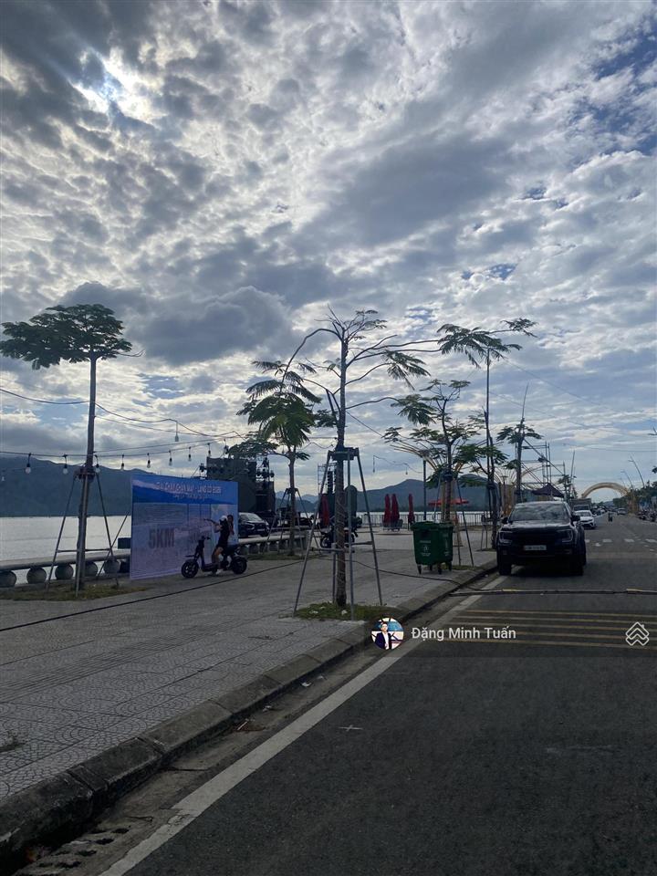 Bán thửa đất view trực diện đầm lập an  ngay quảng trường phố đi bộ  chỉ có 1 lô hiếm có