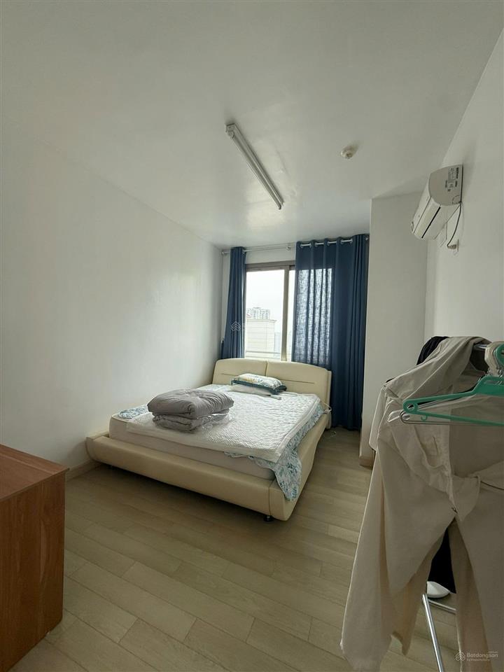 Bán căn 139m2 đồ cơ bản rất mới ban công đông nam cccc hyundai hillstate